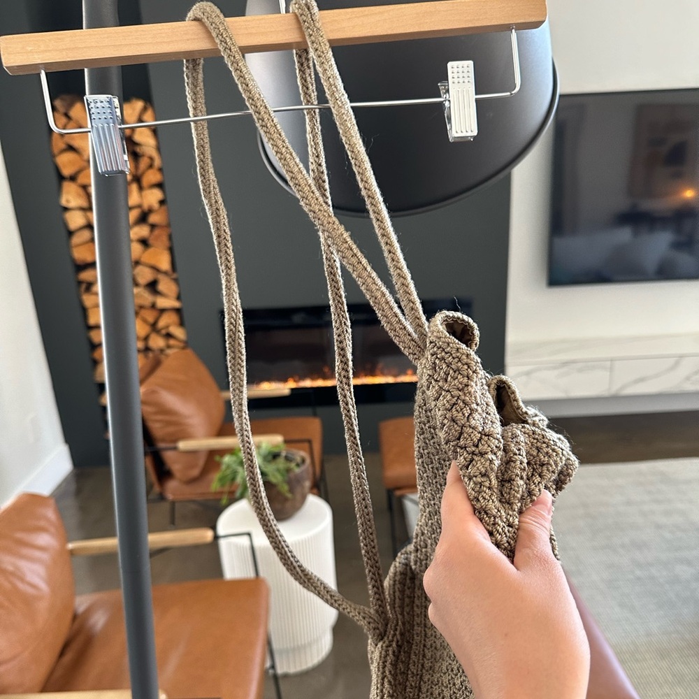 Crochet drawstring backpack - Picture 2 of 4